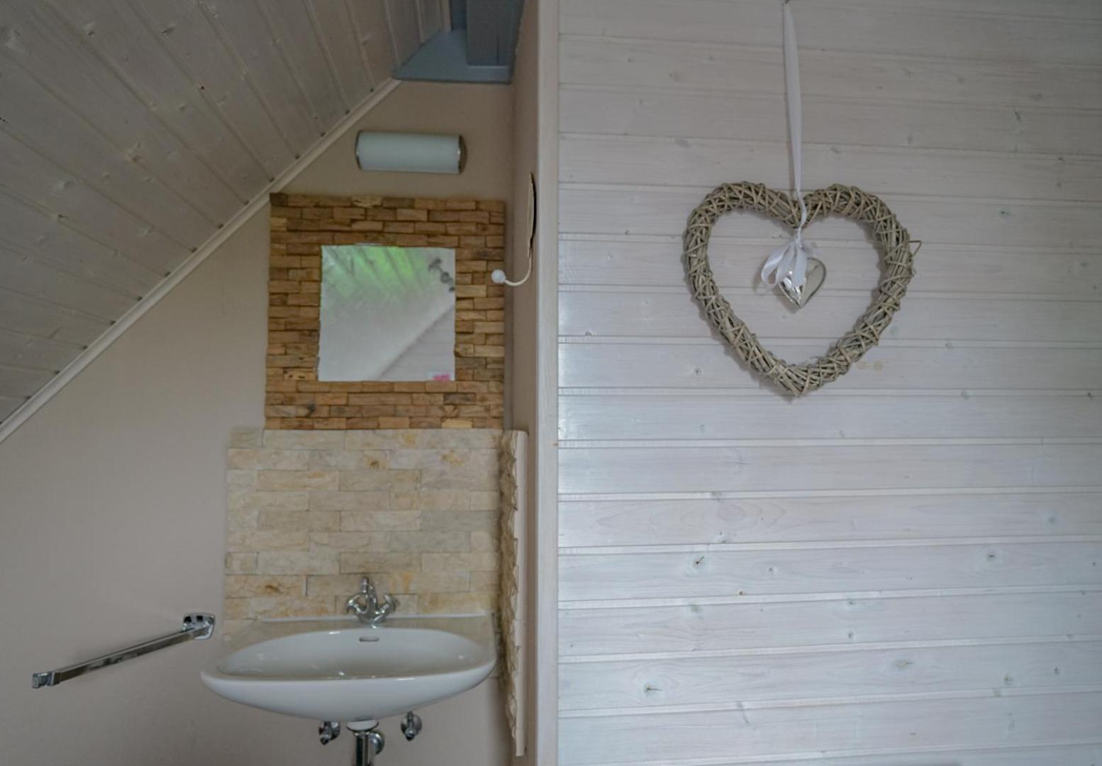 Ferienhaus "Gestiefelter Kater" Am See Im Bergland Kirchheim  Exteriör bild